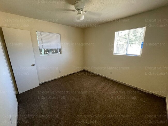 Building Photo - 2 bedroom 1 bathroom house.