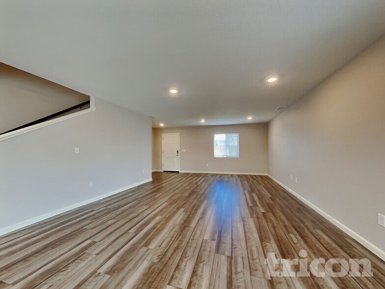 Building Photo - 8950 Elk Ravine Dr