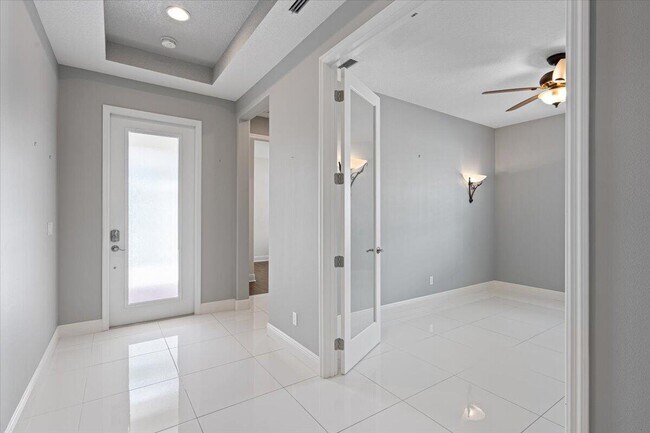 Building Photo - 10017 SW Oak Tree Cir