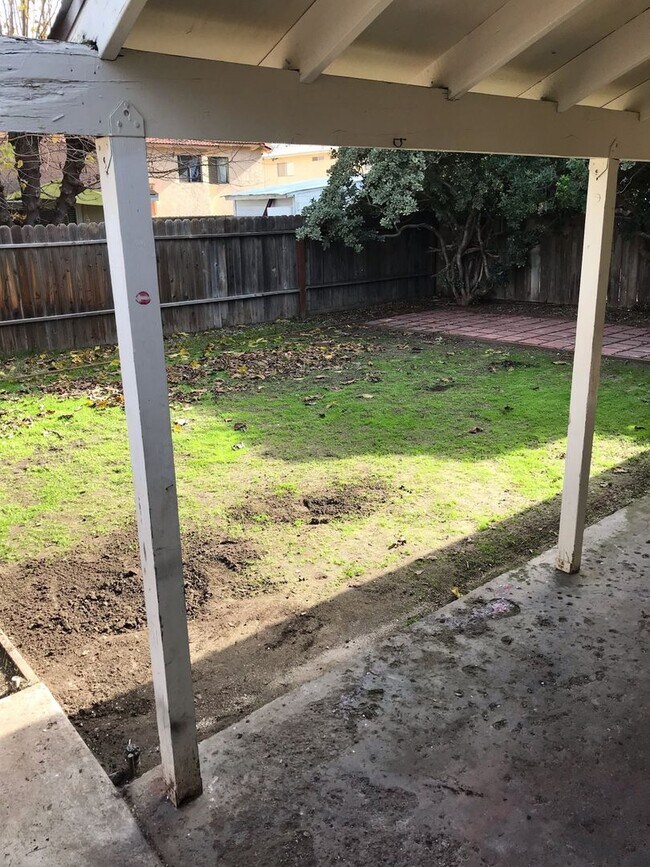 Building Photo - 3110 Oak St