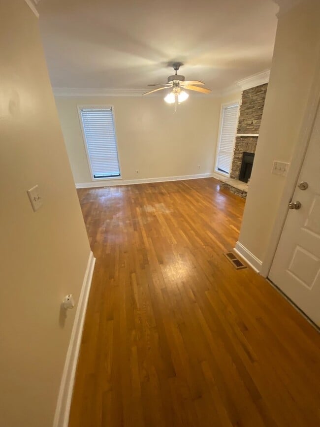 Building Photo - 1112 Boone Ln