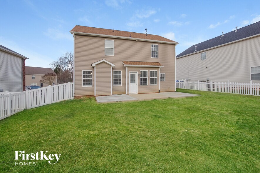 Building Photo - 4315 High Shoals Dr