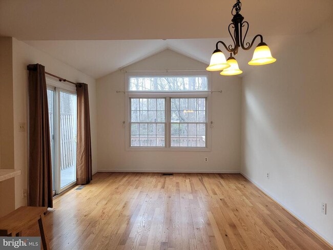 Building Photo - 1926 Thomas Run Cir