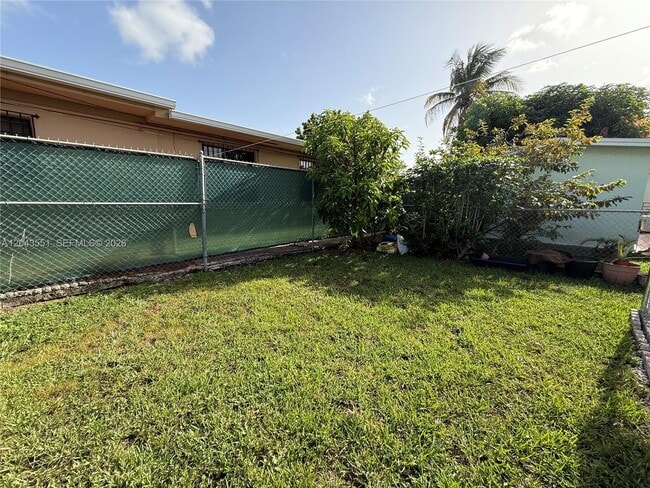 Building Photo - 8860 SW 32nd St