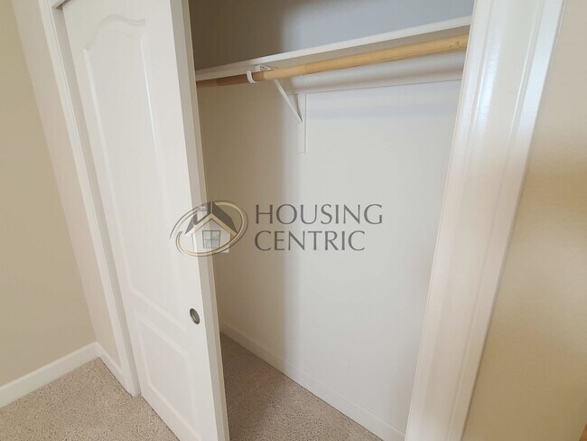 Building Photo - Stunning Single Story Rental in Guard Gate...