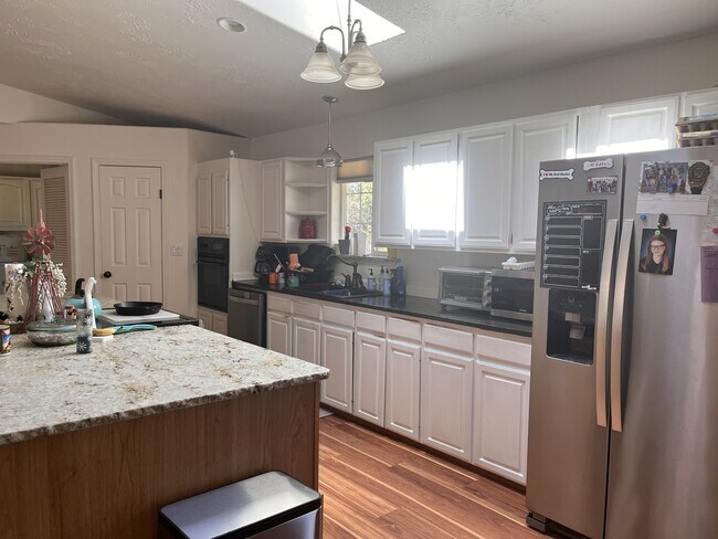 Building Photo - 2033 W Lundy Blvd