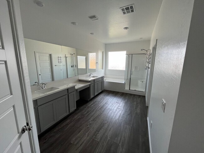 Building Photo - 4822 Spanish River St