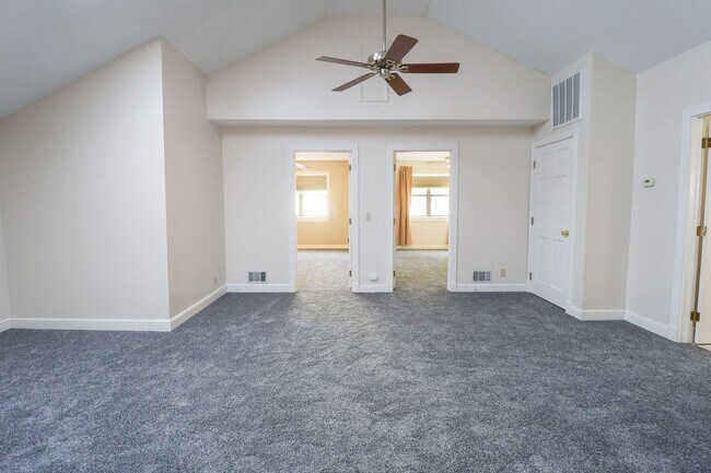 Building Photo - Updated Move In Ready 3-Bedroom Home, Grea...