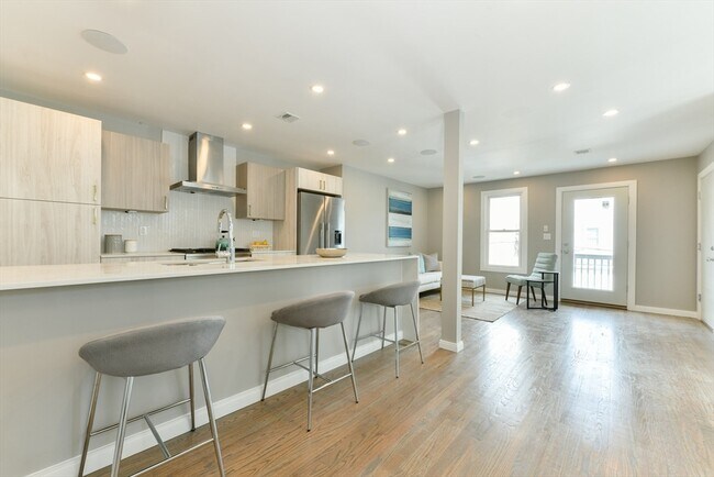 Building Photo - 14-16-16 Newport St