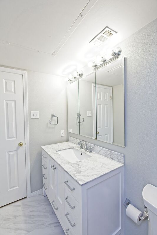 Building Photo - 10590 High Hollows Dr