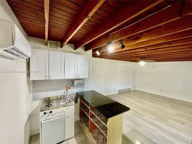 Building Photo - 8260 SW 27th Terrace