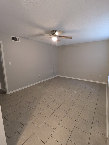 Building Photo - 931 Central Ave