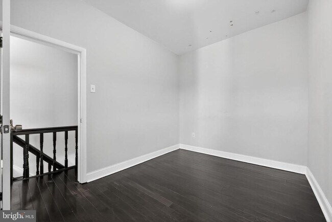 Building Photo - 2541 S Mole St