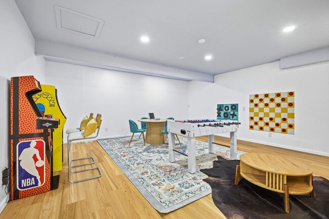 Building Photo - 12 Apple Tree Way