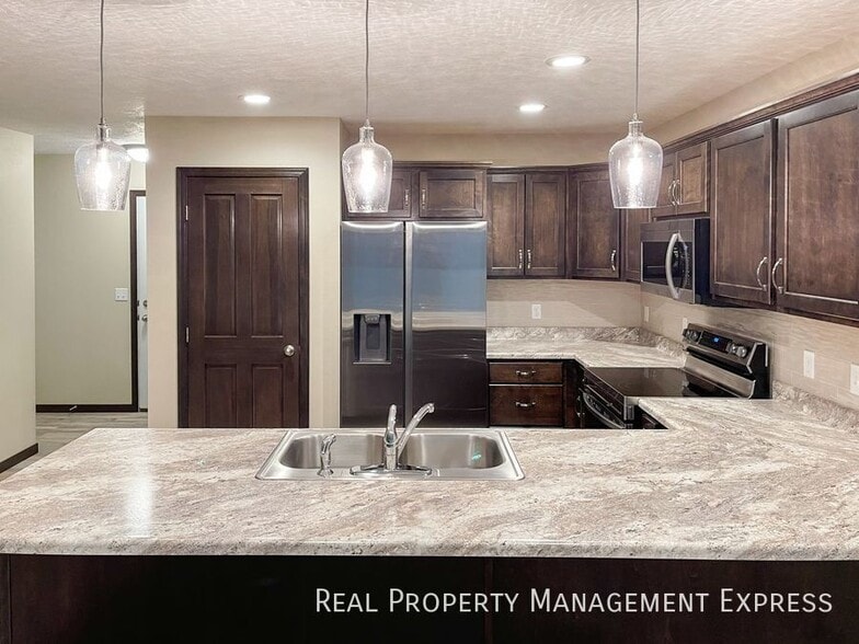 Building Photo - 9617 W Broek Dr