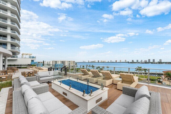 Building Photo - 220 Lake Shore Dr