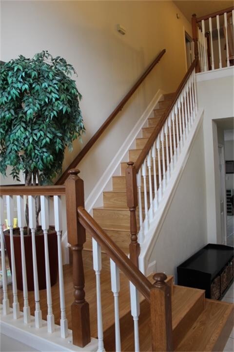 Building Photo - 6622 High Knoll Dr