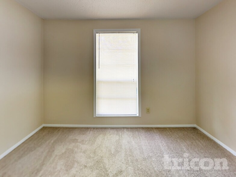 Building Photo - 1227 Cimmaron Dr