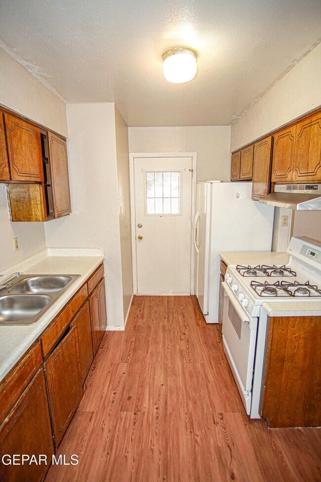 Building Photo - 8548 Arboleda Dr