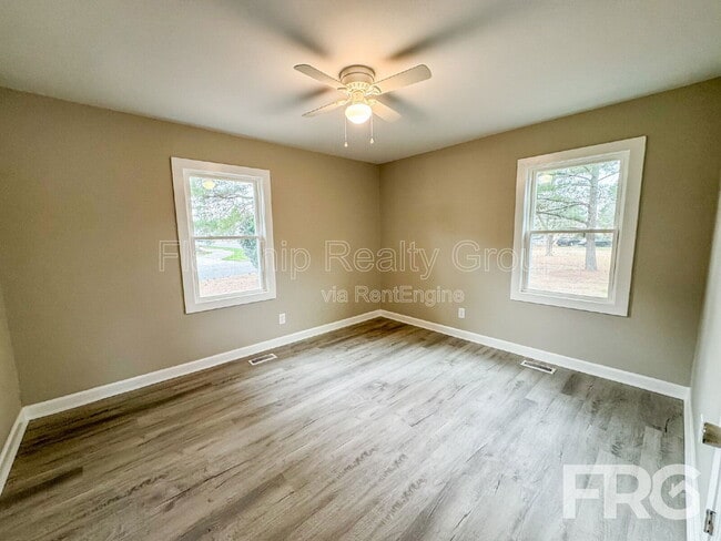 Building Photo - 530 Hillcrest Ave