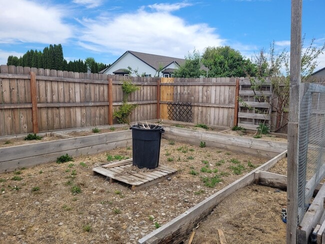 Building Photo - Sandcastle Estates Home - Pet friendly