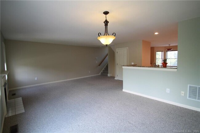 Building Photo - 1001 Cypress Dr