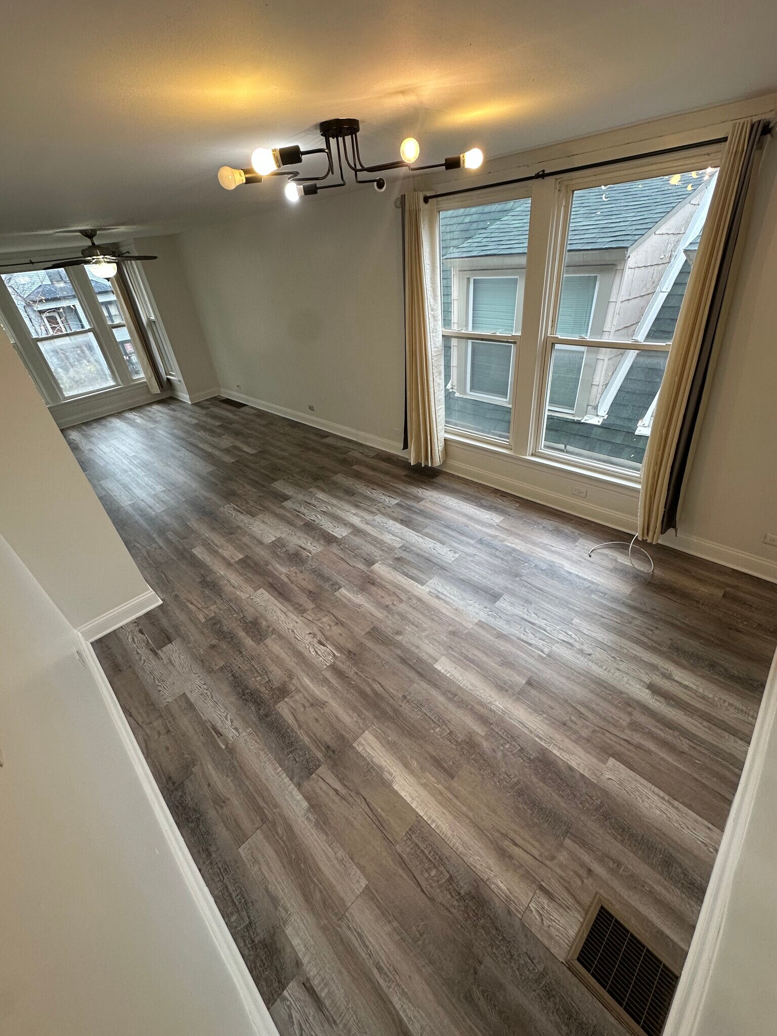 Building Photo - 1928 N Keeler Ave