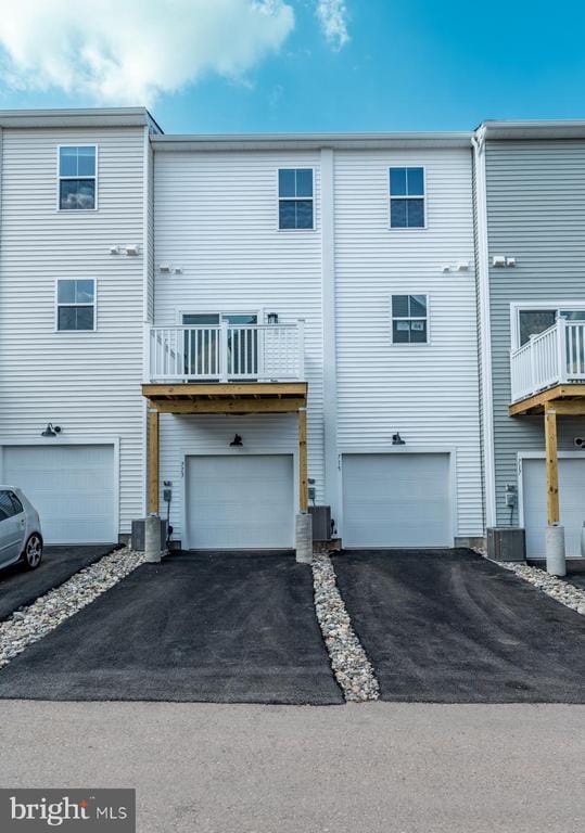Building Photo - 713 Platinum Dr