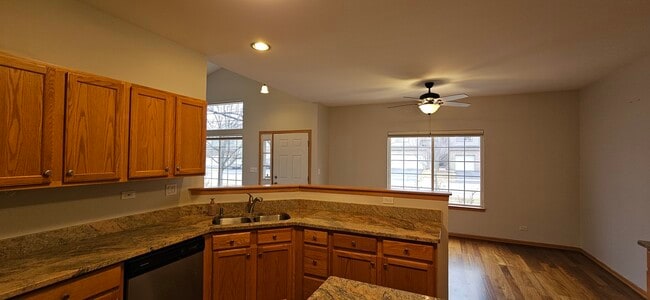 Building Photo - 1036 Woodview Ct