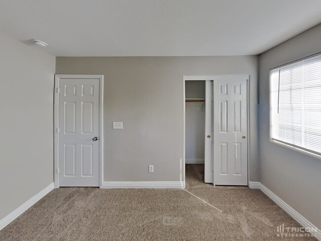 Building Photo - 9827 W Spinnaker Creek Ave