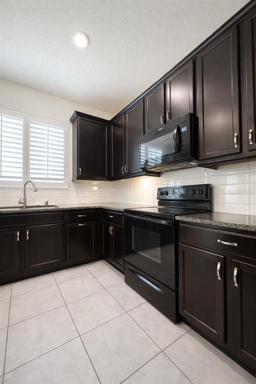 Building Photo - 16389 Yelloweyed Dr