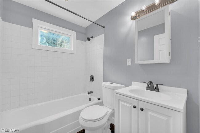 Building Photo - 1239 W 115th St