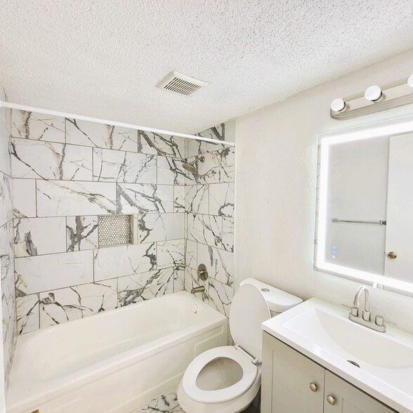 Building Photo - 1901 N 10th St