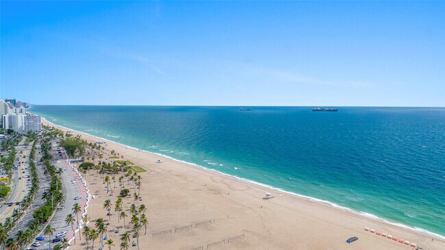 Building Photo - 3000 Holiday Dr