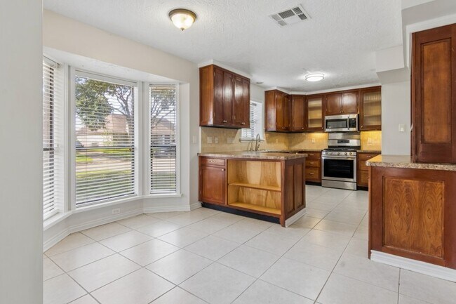 Building Photo - 6915 La Mirada Dr