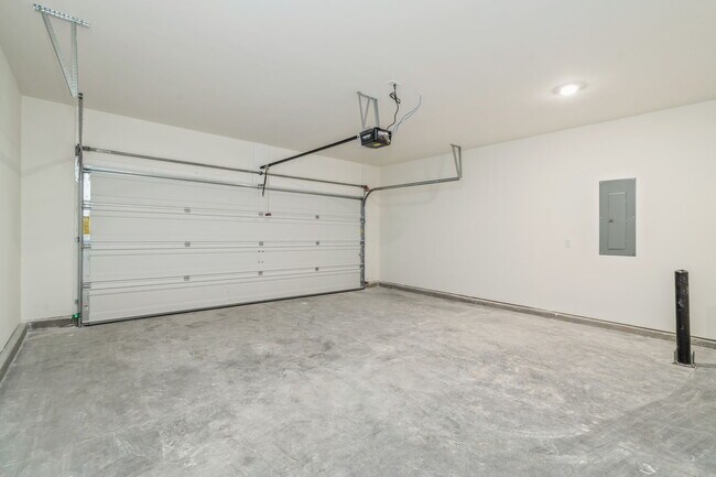 Building Photo - 944 Utopia Ln