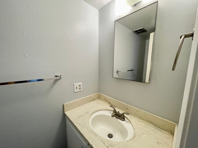 Building Photo - 2 Bedroom + 1.5 Bathroom Condo | Pierpont Beach | Ventura | Unfurnished