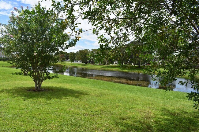 Building Photo - 5060 Creekside Park Ave