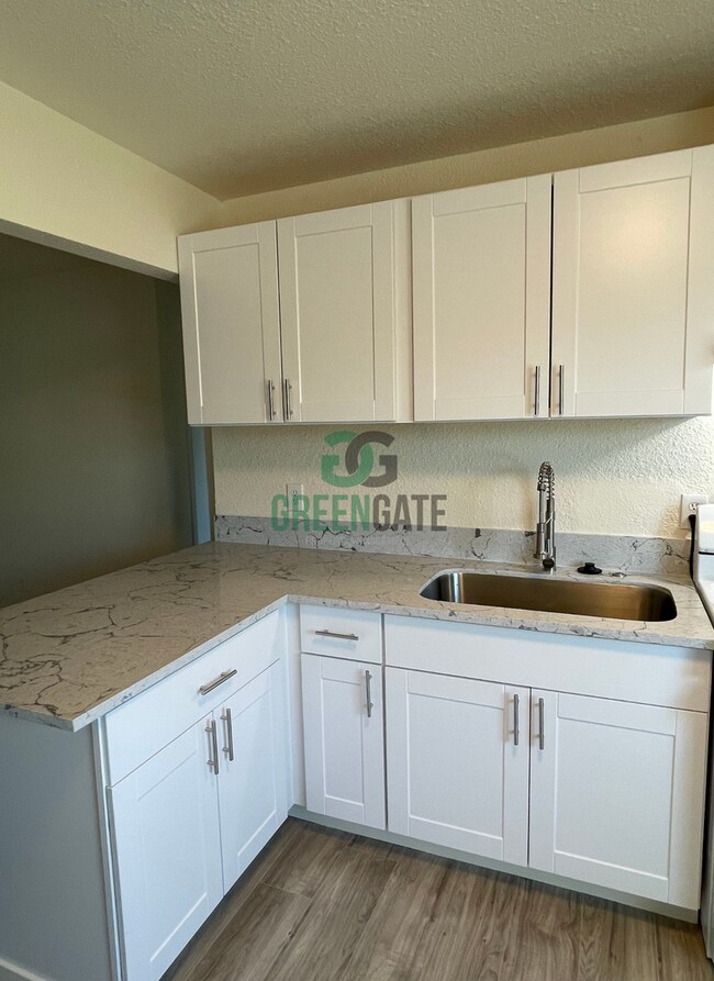 Building Photo - 325 W H St