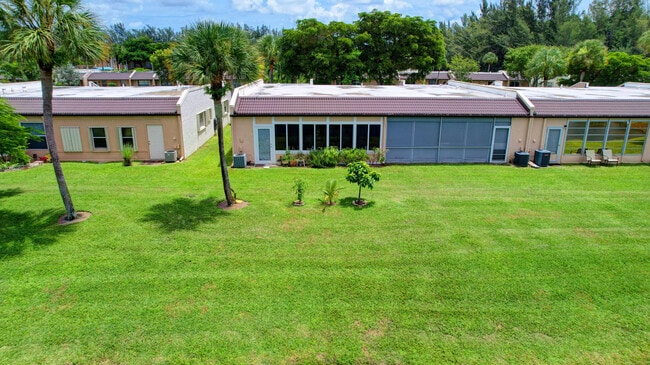 Building Photo - 219 Lake Meryl Dr