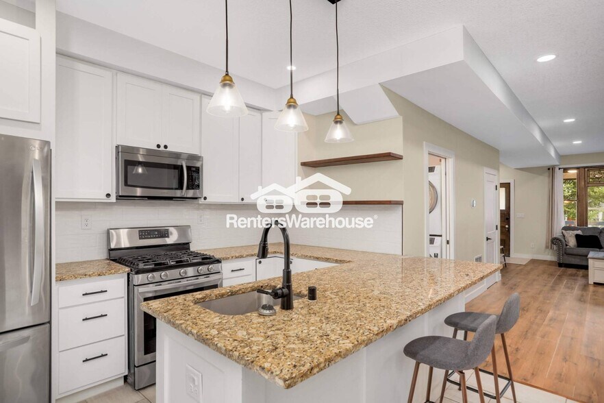 Building Photo - 206 Robie St E