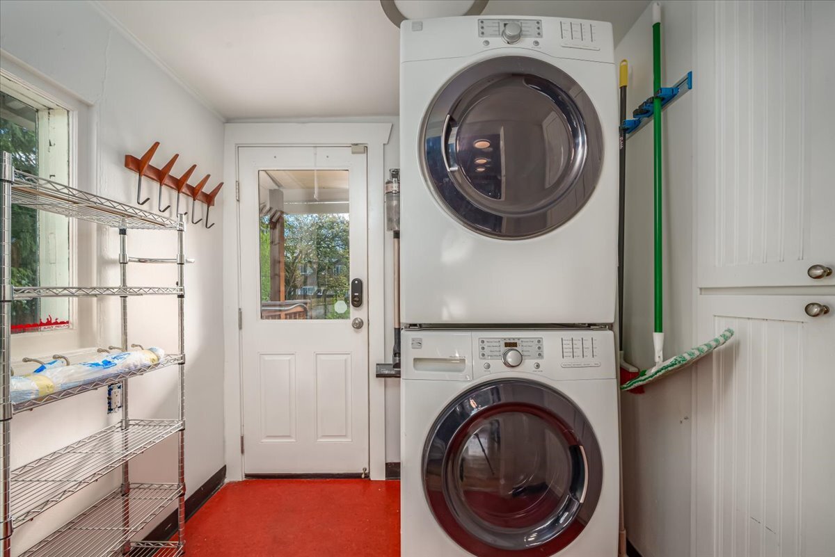 Building Photo - 817 S Sullivan St