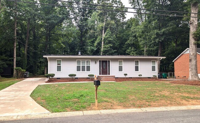 Shannon Park ! 3 Bedroom! 100% Upgraded - Shannon Park ! 3 Bedroom!  100% Upgraded