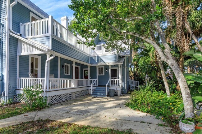 Building Photo - Mid term historic furnished rental