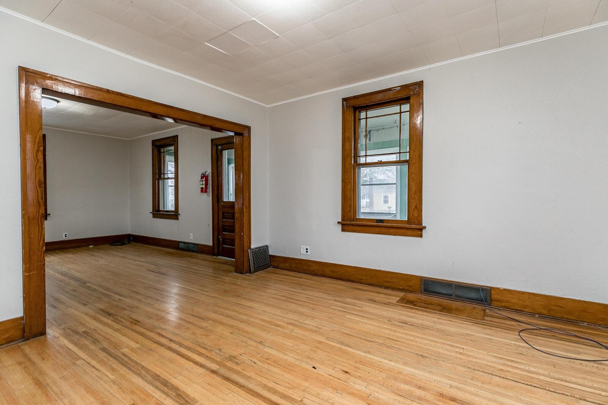 Building Photo - 719 E Bloomington St