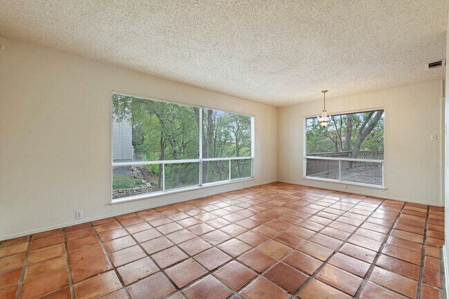 Building Photo - Available Now: Charming 3 Bed / 2 Bath in Rollingwood - Zoned to Eanes ISD - Large Yard