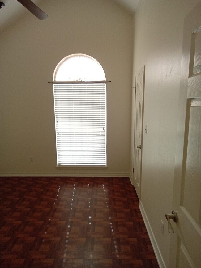 Building Photo - South Bossier Beauty!