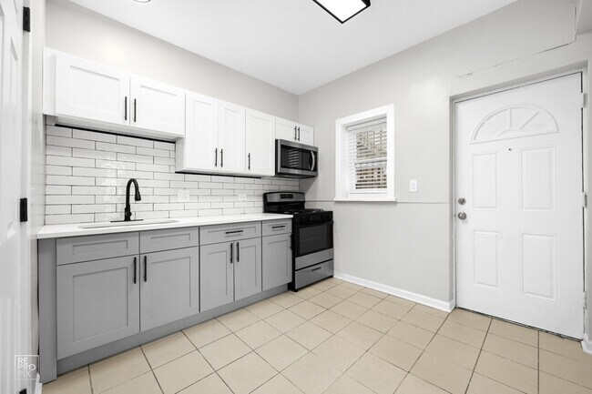 Building Photo - 5749 W Chicago Ave Chicago, IL 60651