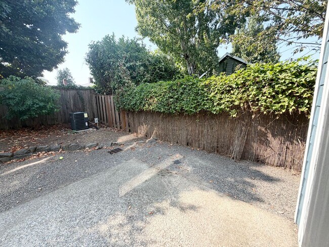 Building Photo - 6931 N Borthwick Ave