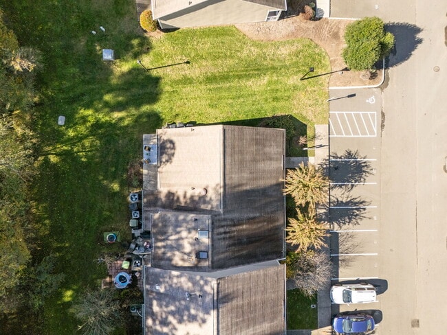 Building Photo - 67 Crystal Oaks Ct